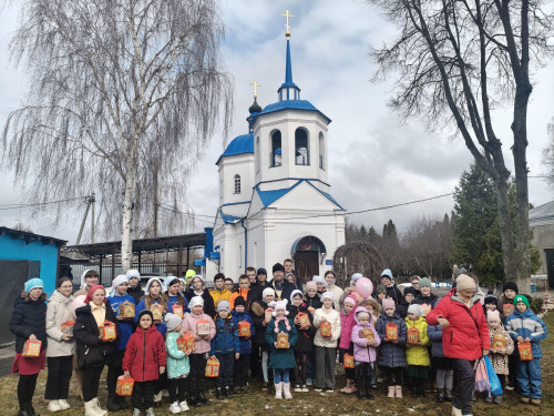 Поздравление с праздником  Пасхи воспитанников воскресной школы храма Рождества Пресвятой Богородицы п. Глазуновка